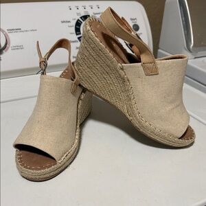 Tom’s Beige Wedge Sandals